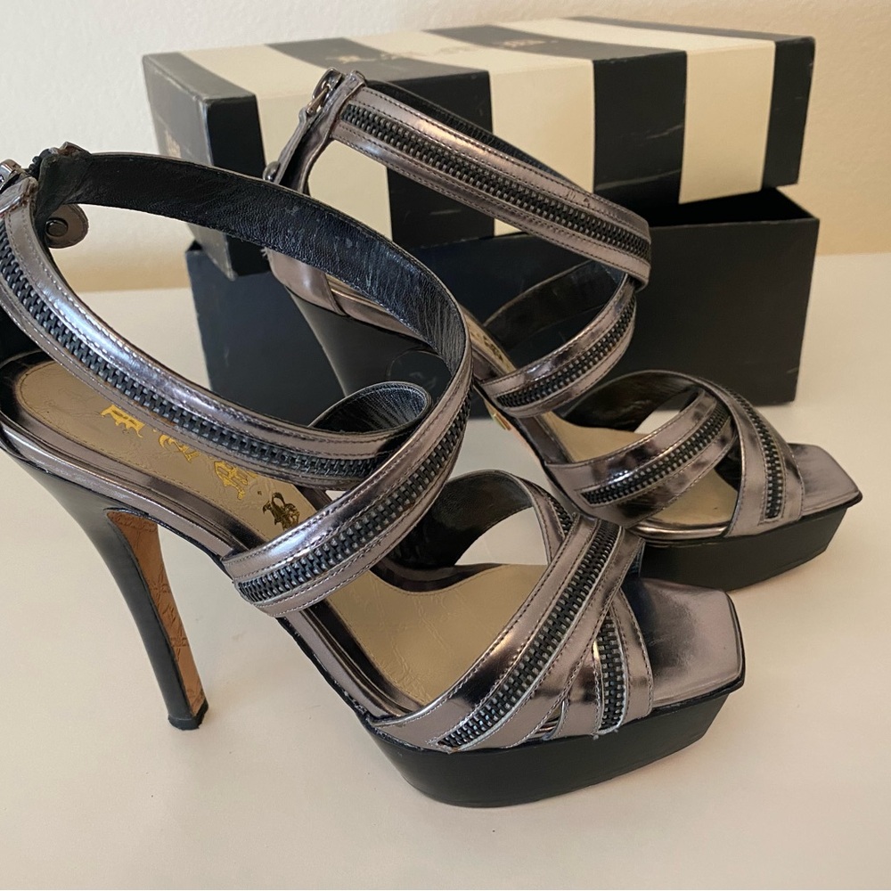 L.A.M.B. Metallic Silver Strappy Zipper Sandals Size 8 Edgy Goth Whimseygoth